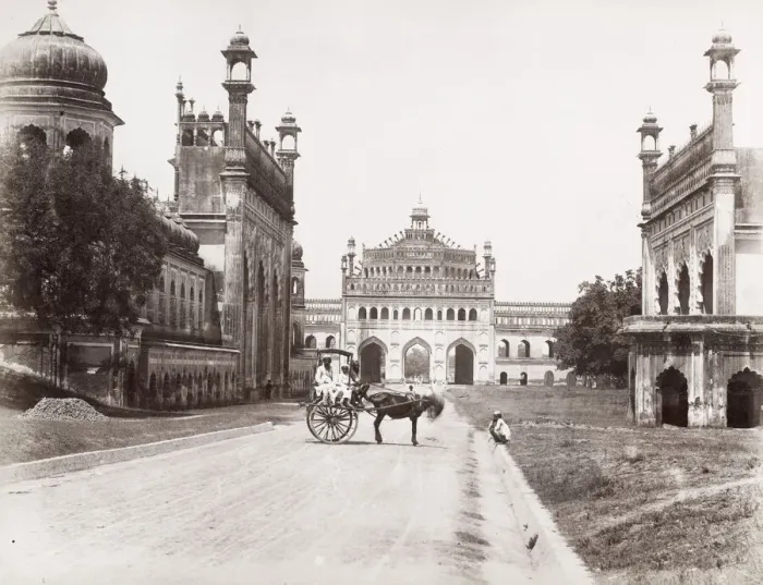 Framed Print : Horse and carriage, likely Lucknow, India Framed Print : Horse and carriage, likely Lucknow, India