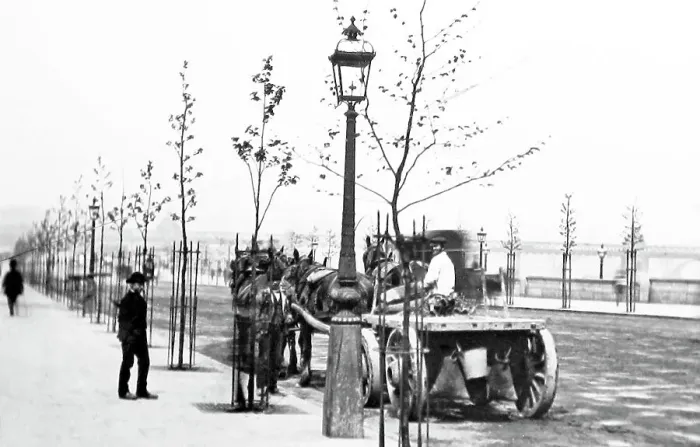 Framed Print : Horse and cart on London Embankment Framed Print : Horse and cart on London Embankment