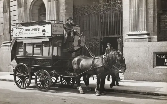 Framed Print : Horse-drawn omnibus, London, 1945 Framed Print : Horse-drawn omnibus, London, 1945