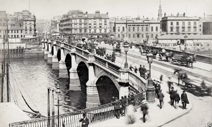 Framed Print : Horse drawn / pedestrians Broomielaw Bridge Glasgow, River Cly Framed Print : Horse drawn / pedestrians Broomielaw Bridge Glasgow, River Cly