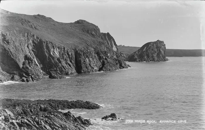 Framed Print : Horse Rock at Kynance Cove Framed Print : Horse Rock at Kynance Cove