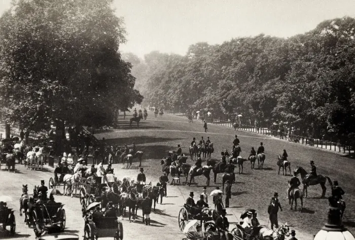 Framed Print : Horses and riders on Rotten Row, London Framed Print : Horses and riders on Rotten Row, London