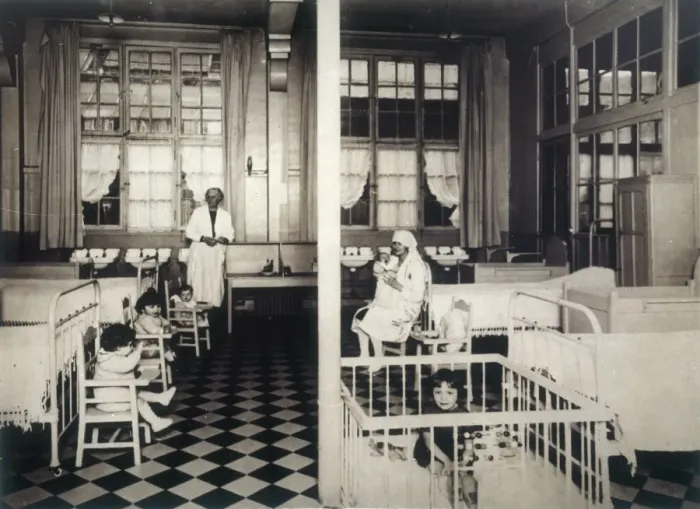 Framed Print : Hospital / Childrens Ward Framed Print : Hospital / Childrens Ward