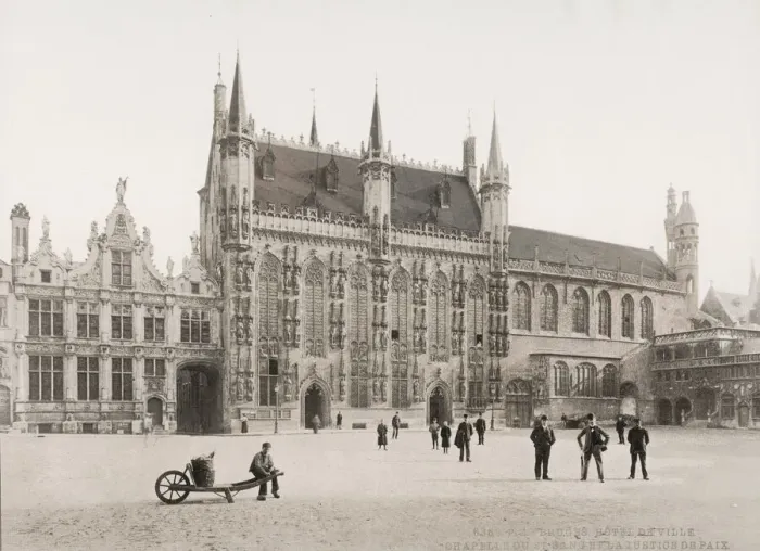 Framed Print : Hotel de ville, Bruges, Belgium Framed Print : Hotel de ville, Bruges, Belgium