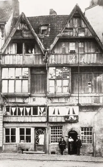 Framed Print : House of 14th century, Anvers, Antwerp, Belgium Framed Print : House of 14th century, Anvers, Antwerp, Belgium