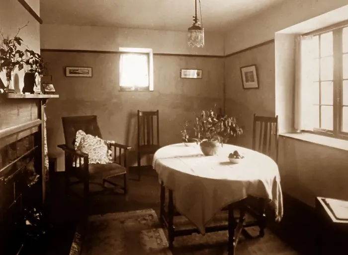 Framed Print : House interior, Bournville Village in the 1920s Framed Print : House interior, Bournville Village in the 1920s