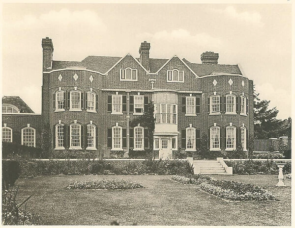 House In Surrey, Garden Front