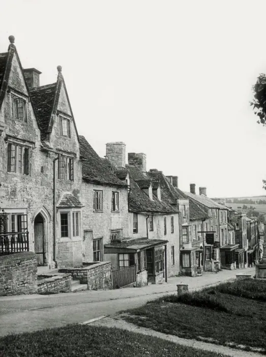 Framed Print : Houses at Burford, Oxfordshire, England Framed Print : Houses at Burford, Oxfordshire, England