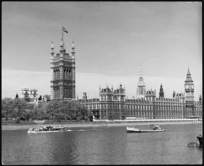Framed Print : Houses of Parliament Framed Print : Houses of Parliament