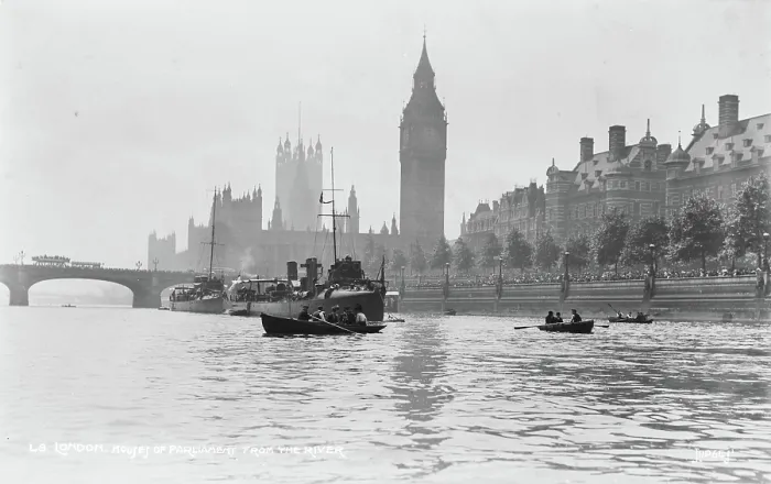 Framed Print : Houses of Parliament from the River Framed Print : Houses of Parliament from the River