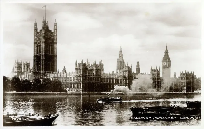 Framed Print : The Houses of Parliament, Westminster, London Framed Print : The Houses of Parliament, Westminster, London