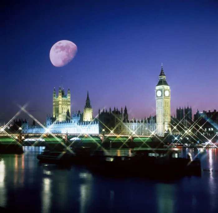 Framed Print : The Houses of Parliament, Westminster at night with Moon Framed Print : The Houses of Parliament, Westminster at night with Moon