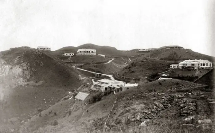 Framed Print : Houses on The Peak, Hong Kong, circa 1880s Framed Print : Houses on The Peak, Hong Kong, circa 1880s