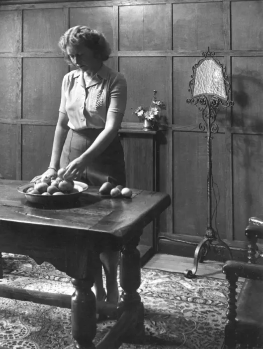 Framed Print : Housewife 1940S Framed Print : Housewife 1940S