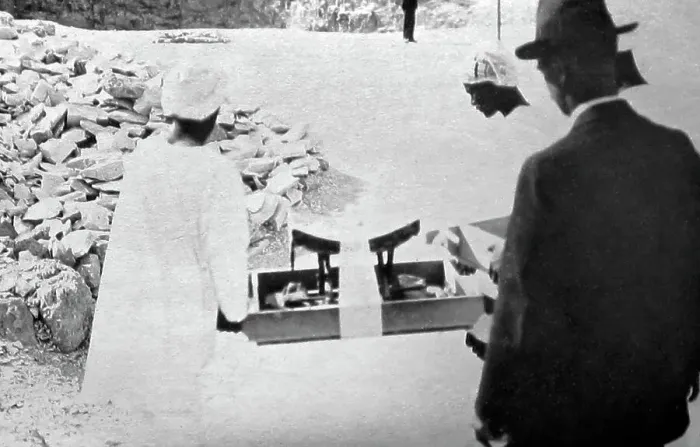Framed Print : Howard Carter - artifacts removed from tomb of Tutankhamen Framed Print : Howard Carter - artifacts removed from tomb of Tutankhamen