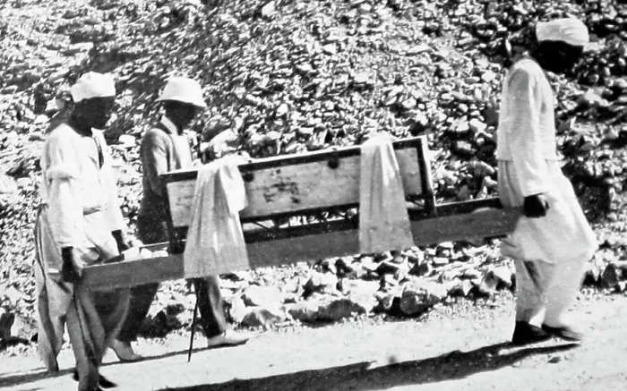 Framed Print : Howard Carter - artifacts removed from tomb of Tutankhamen Framed Print : Howard Carter - artifacts removed from tomb of Tutankhamen