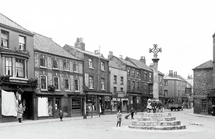 Framed Print : Howden Market Place early 1900s Framed Print : Howden Market Place early 1900s