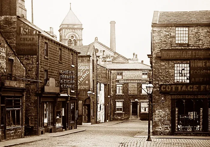 Framed Print : Howe Street, Burnley, Lancashire, early 1900s Framed Print : Howe Street, Burnley, Lancashire, early 1900s