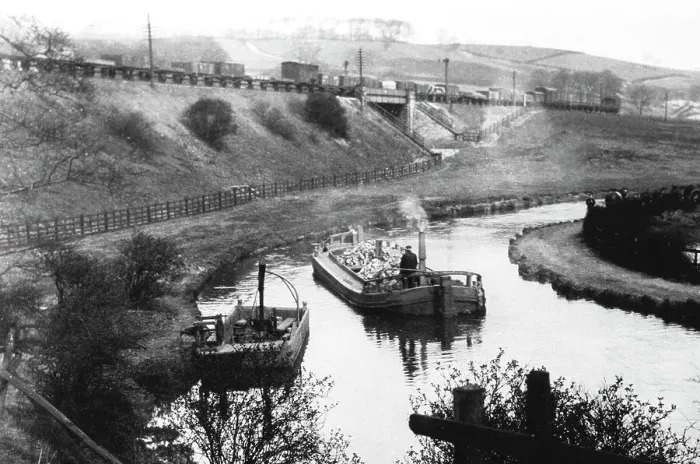 Framed Print : Huddersfield The Canal early 1900s Framed Print : Huddersfield The Canal early 1900s