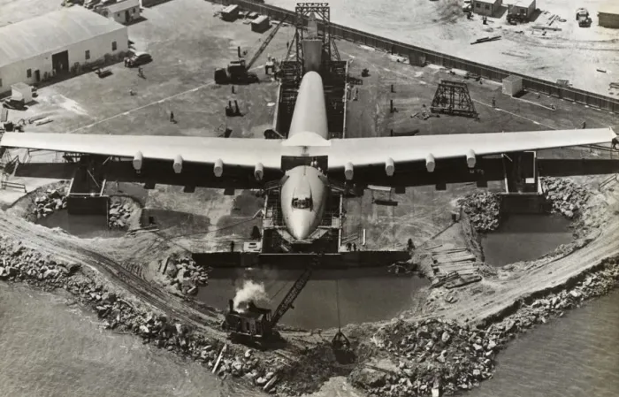 Framed Print : Hughes H-4 Hercules / Spruce Goose Framed Print : Hughes H-4 Hercules / Spruce Goose