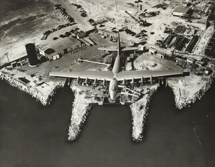 Framed Print : Hughes H-4 Hercules / Spruce Goose Framed Print : Hughes H-4 Hercules / Spruce Goose