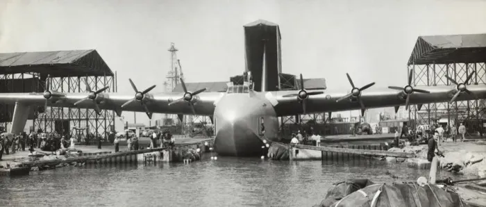 Framed Print : Hughes H-4 Hercules / Spruce Goose Framed Print : Hughes H-4 Hercules / Spruce Goose