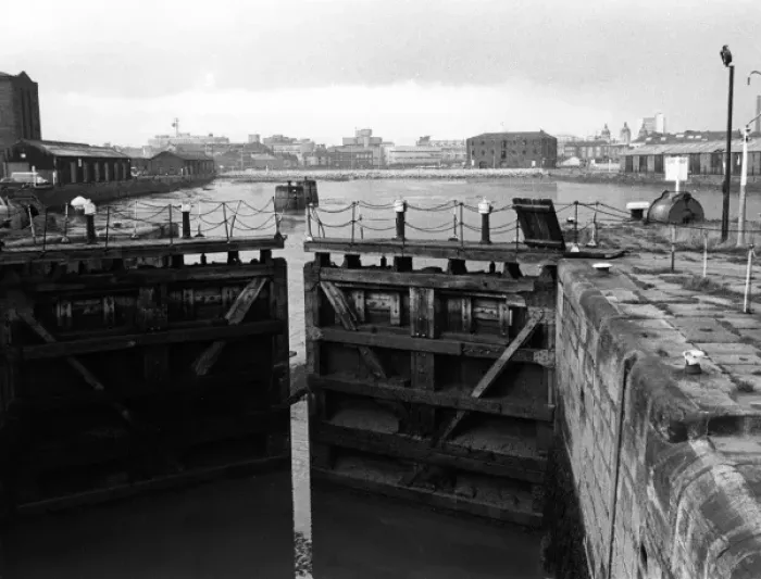 Framed Print : HULL LOCK. Lock gates at Hull, Humberside, Yorkshire, England. Date: early 1980s Framed Print : HULL LOCK. Lock gates at Hull, Humberside, Yorkshire, England. Date: early 1980s