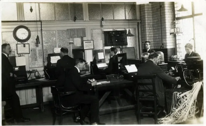 Framed Print : Hulton Printing Office Interior, London, London Framed Print : Hulton Printing Office Interior, London, London