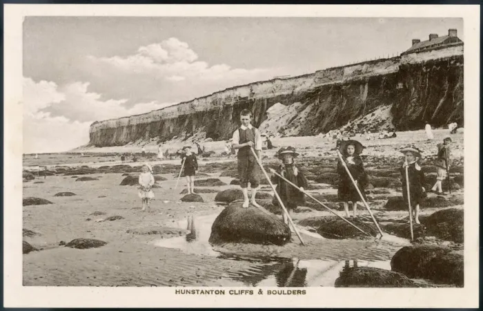 Framed Print : Hunstanton, Norfolk: the cliffs and boulders Date: circa 1905