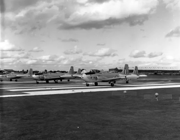 Framed Print : Hunting Percival Jet Provosts T. 4 XP551 The Red Pelicans Framed Print : Hunting Percival Jet Provosts T. 4 XP551 The Red Pelicans
