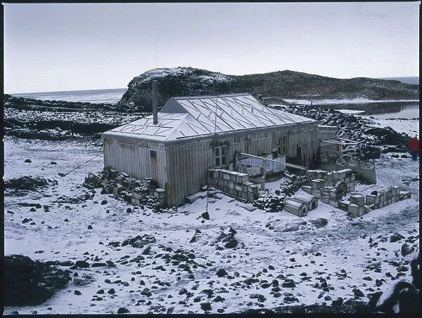 Hut  /  Shackleton  /  Antarctic