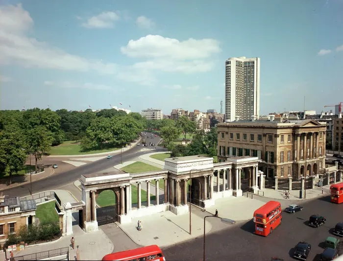 Framed Print : Hyde Park Corner, London Framed Print : Hyde Park Corner, London