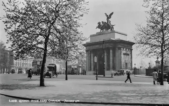 Framed Print : Hyde Park Corner, London Framed Print : Hyde Park Corner, London