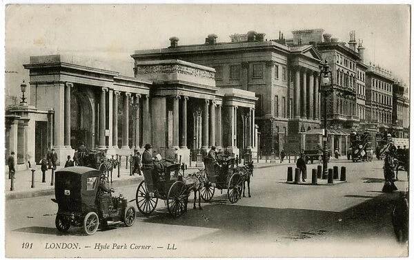 Hyde Park Corner - London - Horse Cabs and Early Motorcar