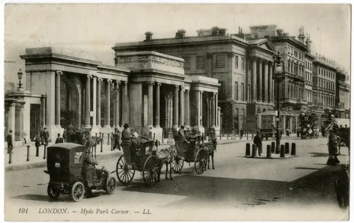 Framed Print : Hyde Park Corner - London - Horse Cabs and Early Motorcar