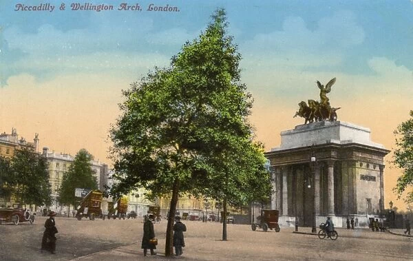 Hyde Park Corner - Piccadilly and Wellington Arch, London