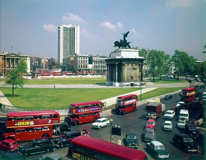 Framed Print : Hyde Park Corner, Wellington Arch and Hilton Hotel, London Date: circa 1960s Framed Print : Hyde Park Corner, Wellington Arch and Hilton Hotel, London Date: circa 1960s