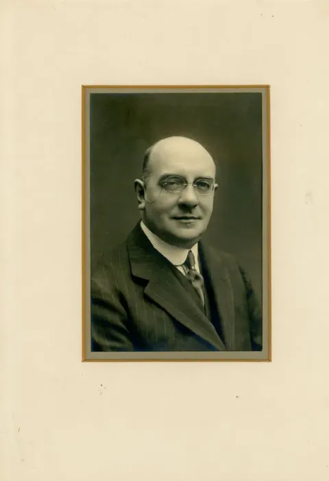 Framed Print : IAE President, 1934-35, Laurence Henry Pomeroy Framed Print : IAE President, 1934-35, Laurence Henry Pomeroy