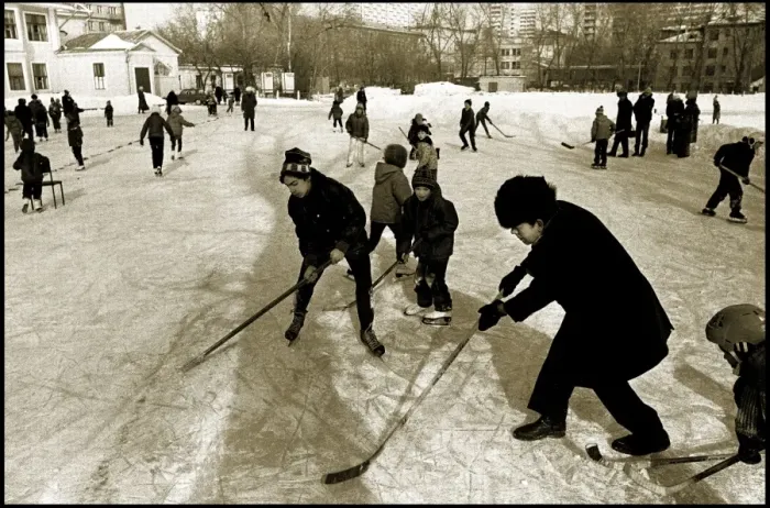 Framed Print : Ice hockey, played in a Moscow park Framed Print : Ice hockey, played in a Moscow park
