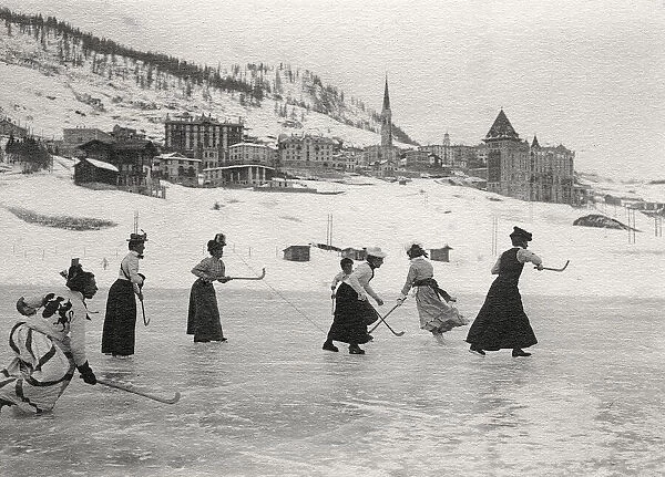 Ice hockey St Moritz 1900, Switzerland, men cross dressing