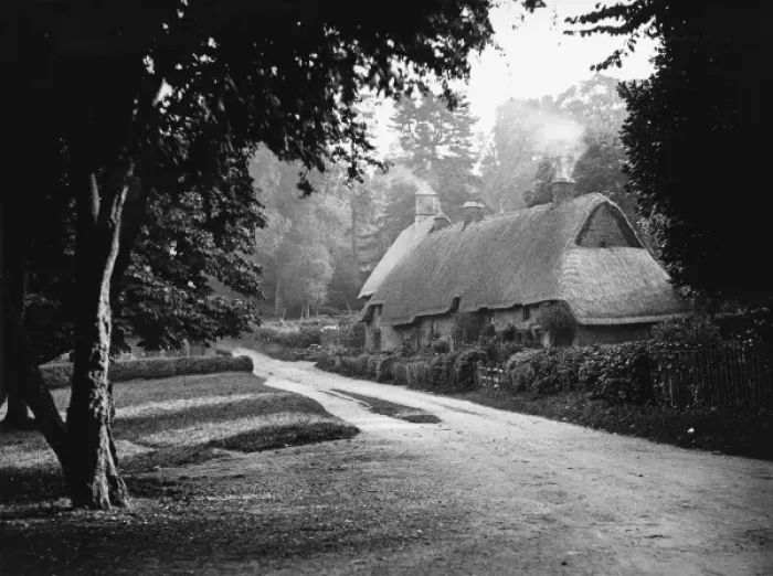 Framed Print : Idyllic Thatched Cottage Framed Print : Idyllic Thatched Cottage