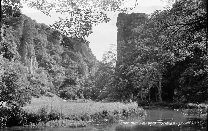Framed Print : The Ilam Rock, Dovedale Framed Print : The Ilam Rock, Dovedale