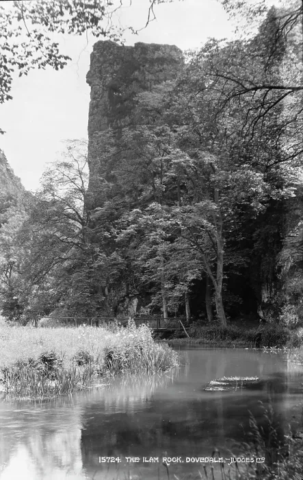 Framed Print : The Ilam Rock, Dovedale Framed Print : The Ilam Rock, Dovedale