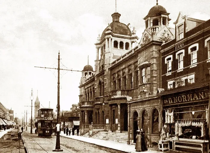 Framed Print : Ilford Town Hall, early 1900s Framed Print : Ilford Town Hall, early 1900s