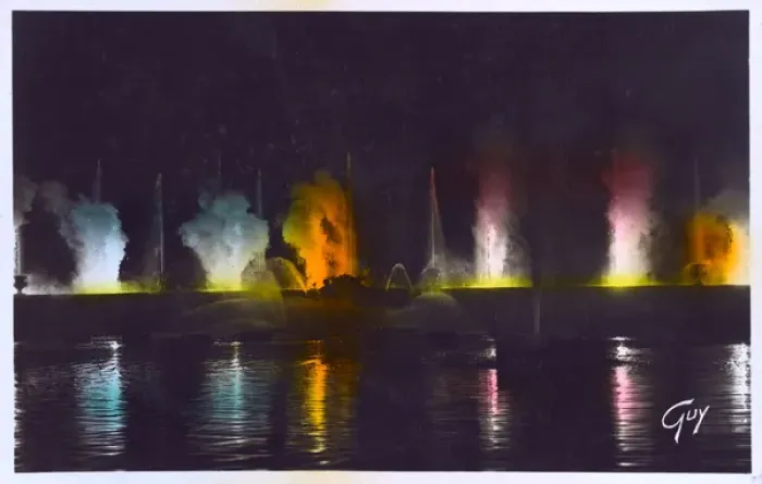 Framed Print : Illuminated fountains at the Palace of Versailles, France Framed Print : Illuminated fountains at the Palace of Versailles, France