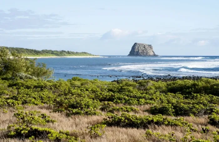 Framed Print : Ilot Gabriel island shore