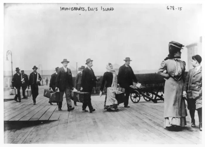 Framed Print : Immigrants arrive in Ellis Island, America Framed Print : Immigrants arrive in Ellis Island, America