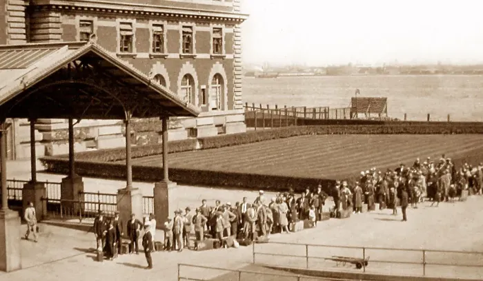 Framed Print : Immigrants arriving at Ellis Island, New York, USA Framed Print : Immigrants arriving at Ellis Island, New York, USA