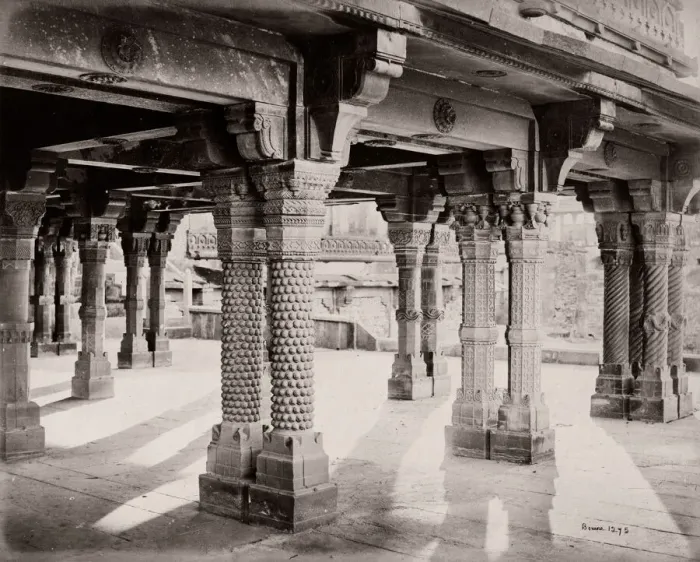 Framed Print : India - carved columns, Panch Mahal, Fatehpur Sikri Framed Print : India - carved columns, Panch Mahal, Fatehpur Sikri