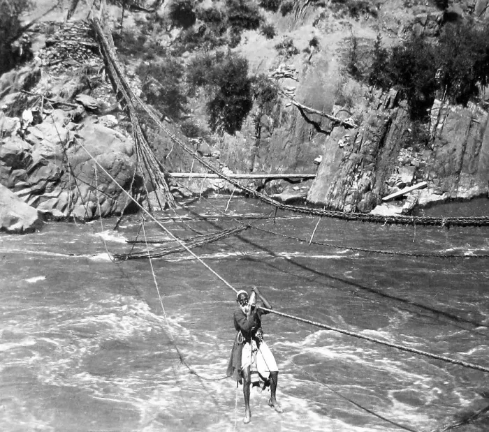 Framed Print : India - crossing the Jhelum River at Uri early 1900s Framed Print : India - crossing the Jhelum River at Uri early 1900s